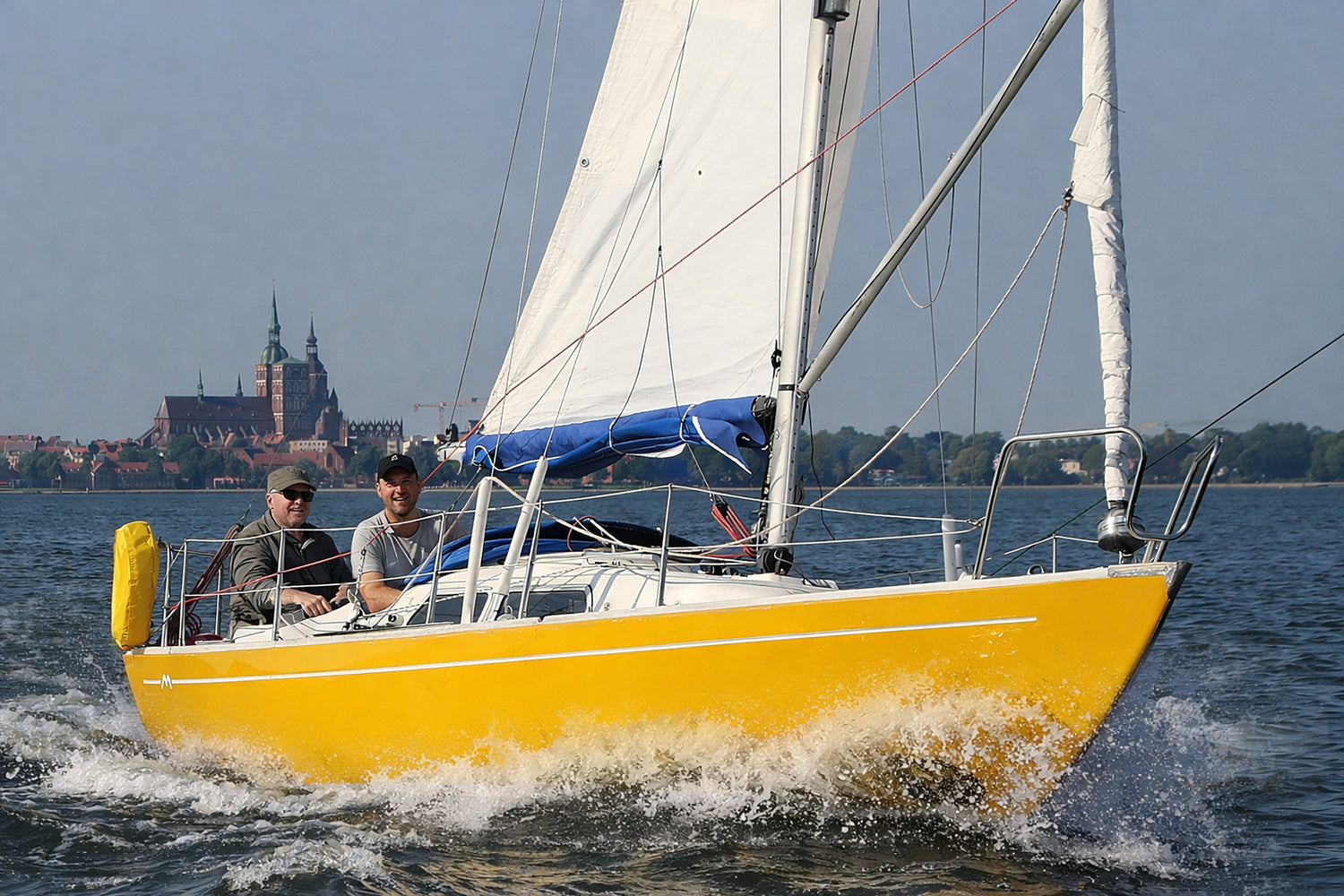 IF Boot vor Stralsunder Stadthafen